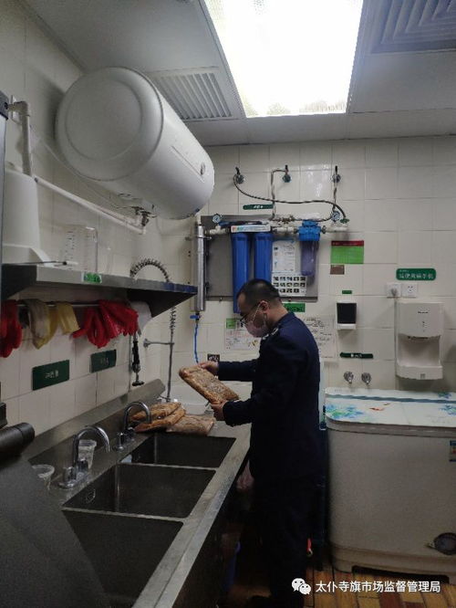 太仆寺旗市監(jiān)局開(kāi)展餐飲服務(wù)食品安全風(fēng)險(xiǎn)隱患拉網(wǎng)式大排查，筑牢群眾飲食安全防線